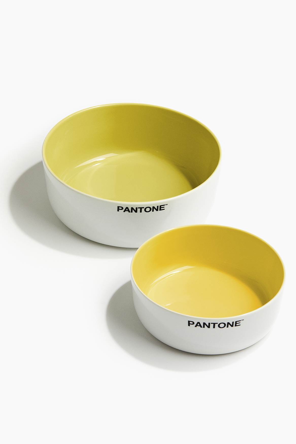 Odlična nova HM Home x Pantone kolekcija tanjura, zdjela i čaša