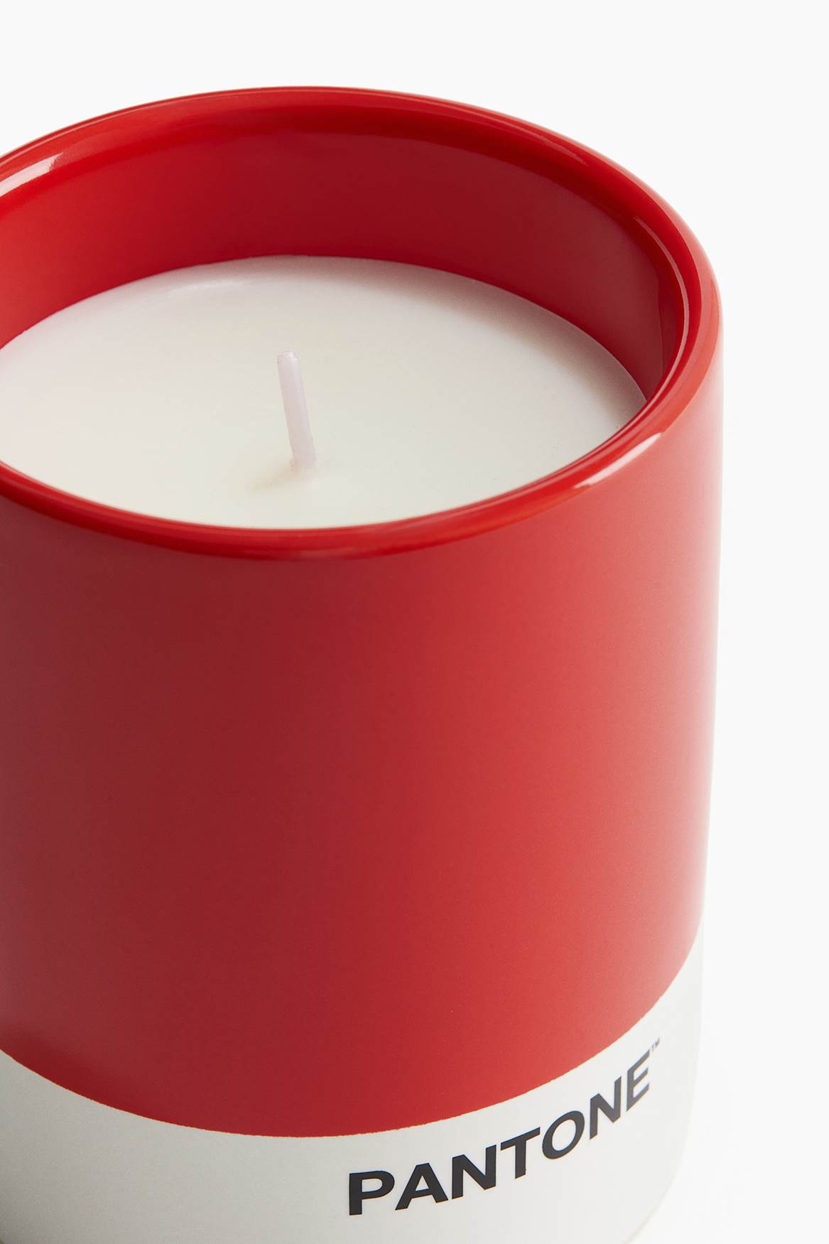 Odlična nova HM Home x Pantone kolekcija tanjura, zdjela i čaša