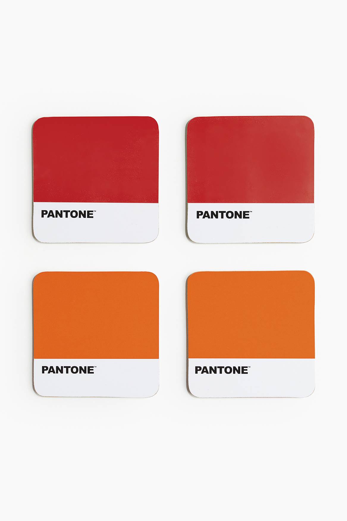 Odlična nova HM Home x Pantone kolekcija tanjura, zdjela i čaša