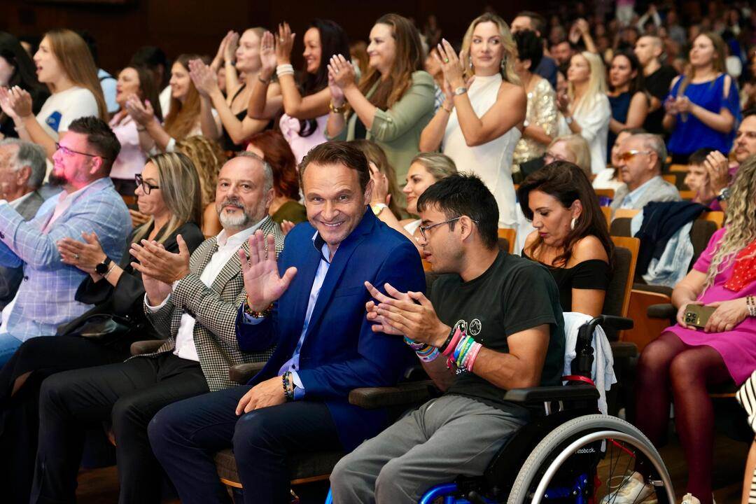 Publika - Enis Bešlagić (photo Renata Sedlar).jpg