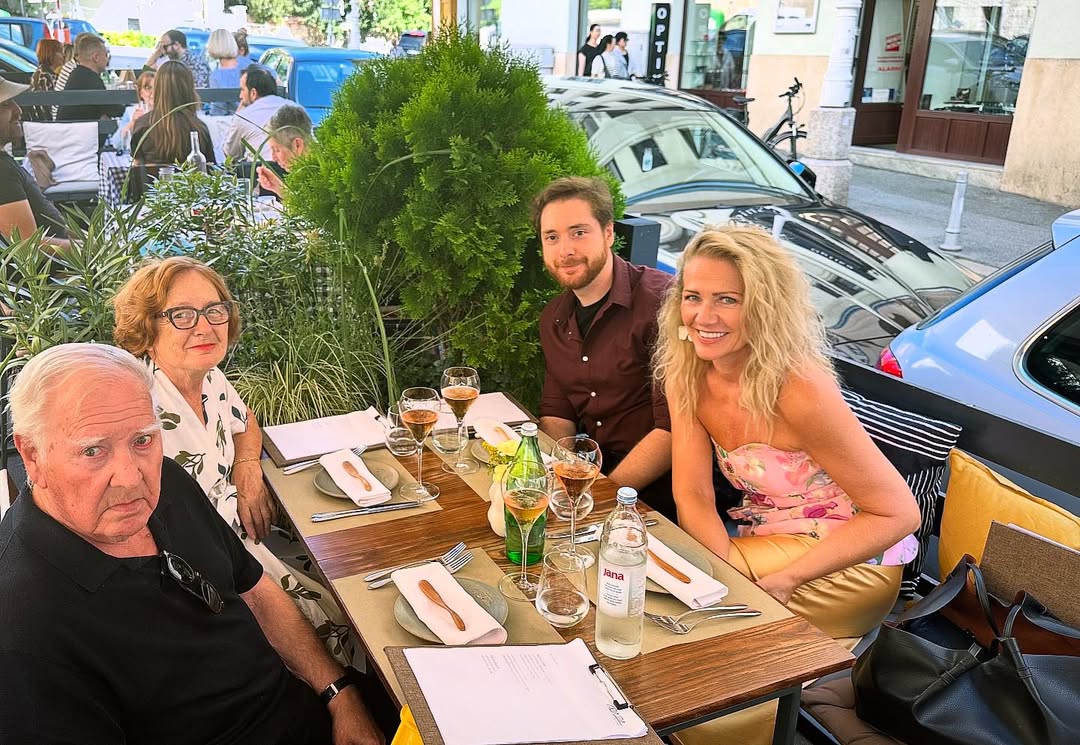 Barbara Kolar s roditeljima i bratom Igorom