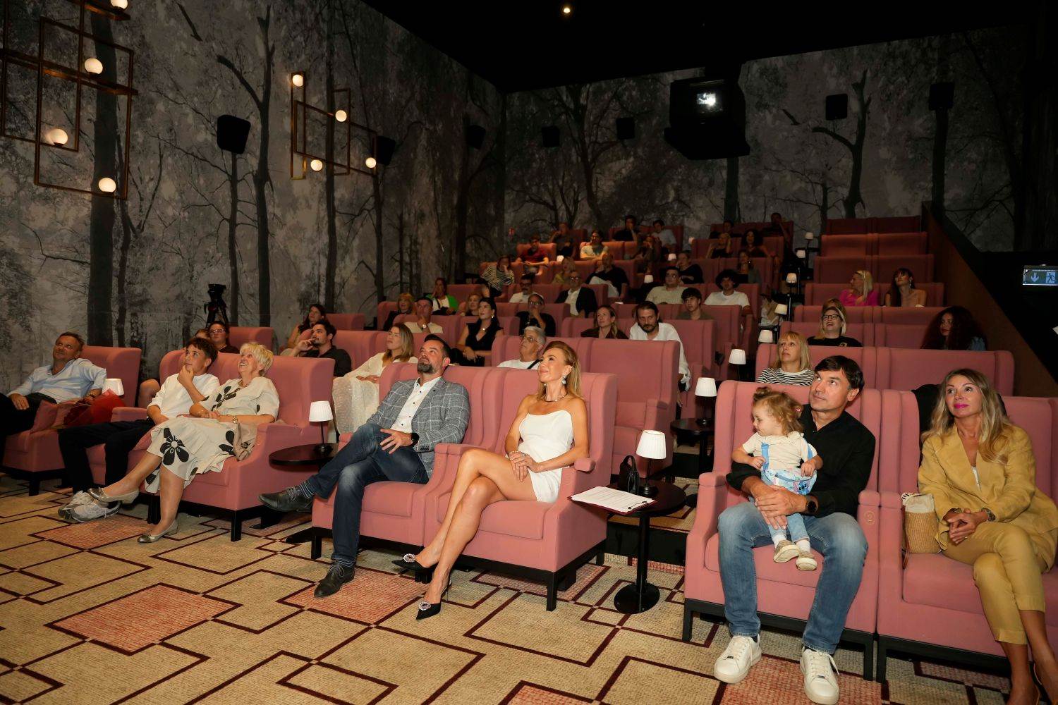 Kazalište Moruzgva_proslava.jpg