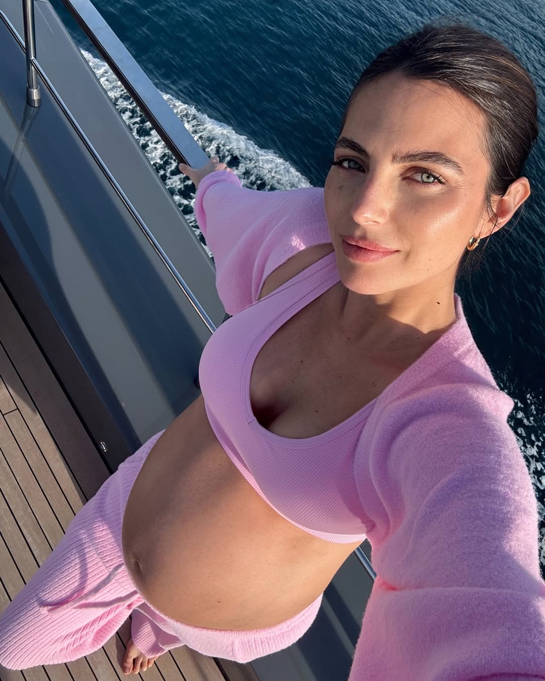 Lazy Sunday with my bestie 🐾@alo @aloyoga (1).jpg