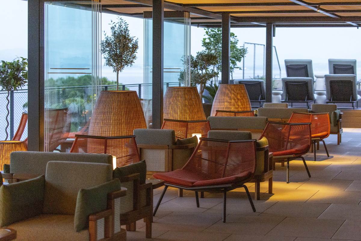 KEIGHT ROOFTOP BAR.jpg