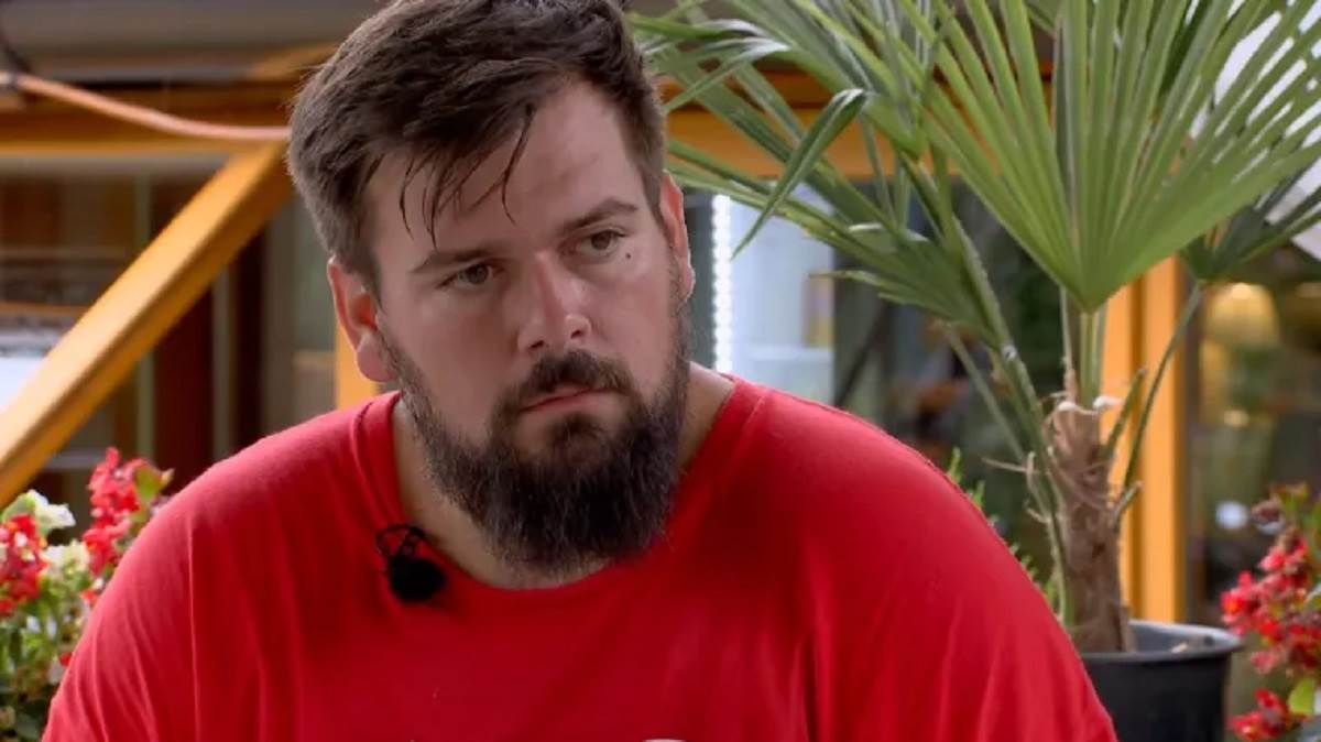 dominik, život na vagi