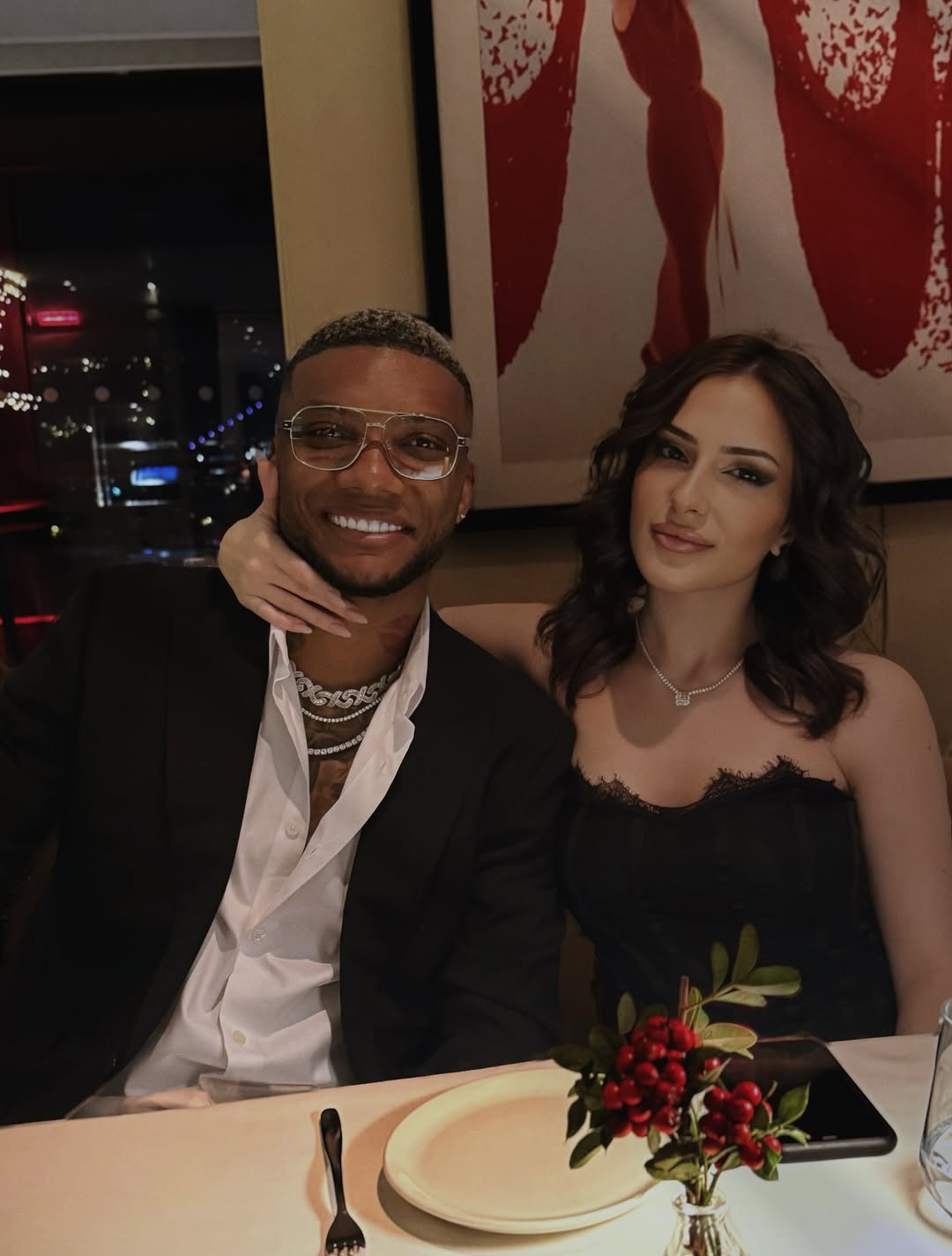 i caught something while browsing through my galleryy 🤤@juniorfernandescl ❣️.jpg