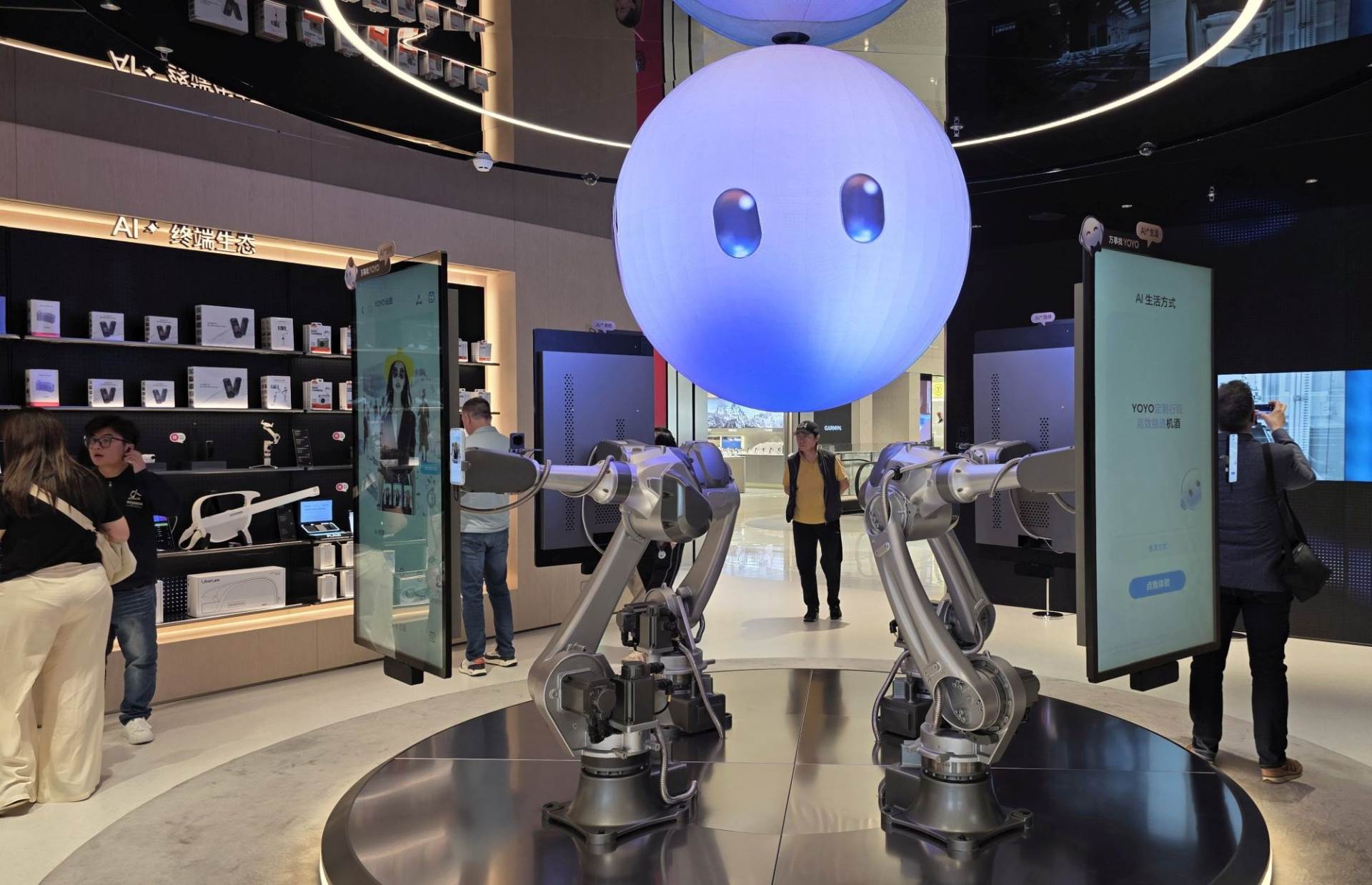 Honor Alpha Flagship Shenzhen (1).jpg