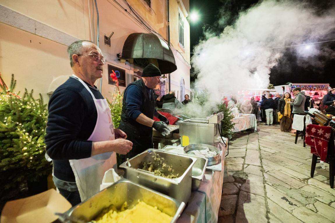 Nadal in famia _foto Ekomuzej-Ecomuseo Batana (7).jpg