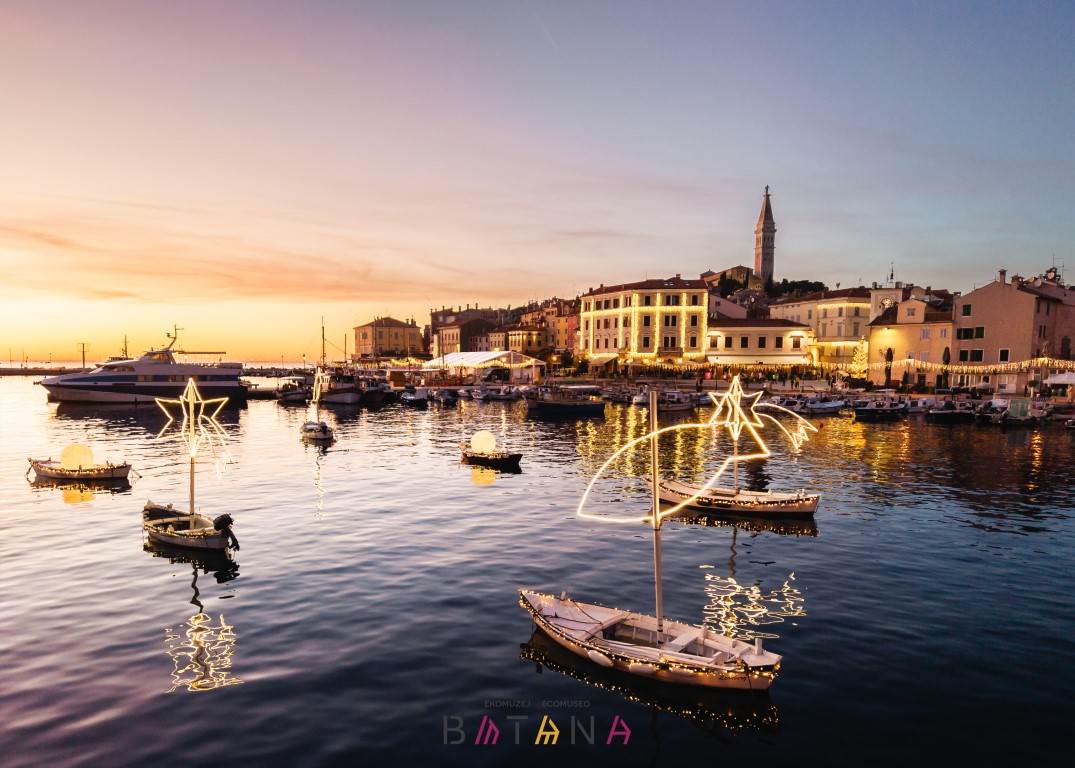 02 Ukrasene rovinjske batane_foro Ekomuzej-Ecomuseo Batana .jpg