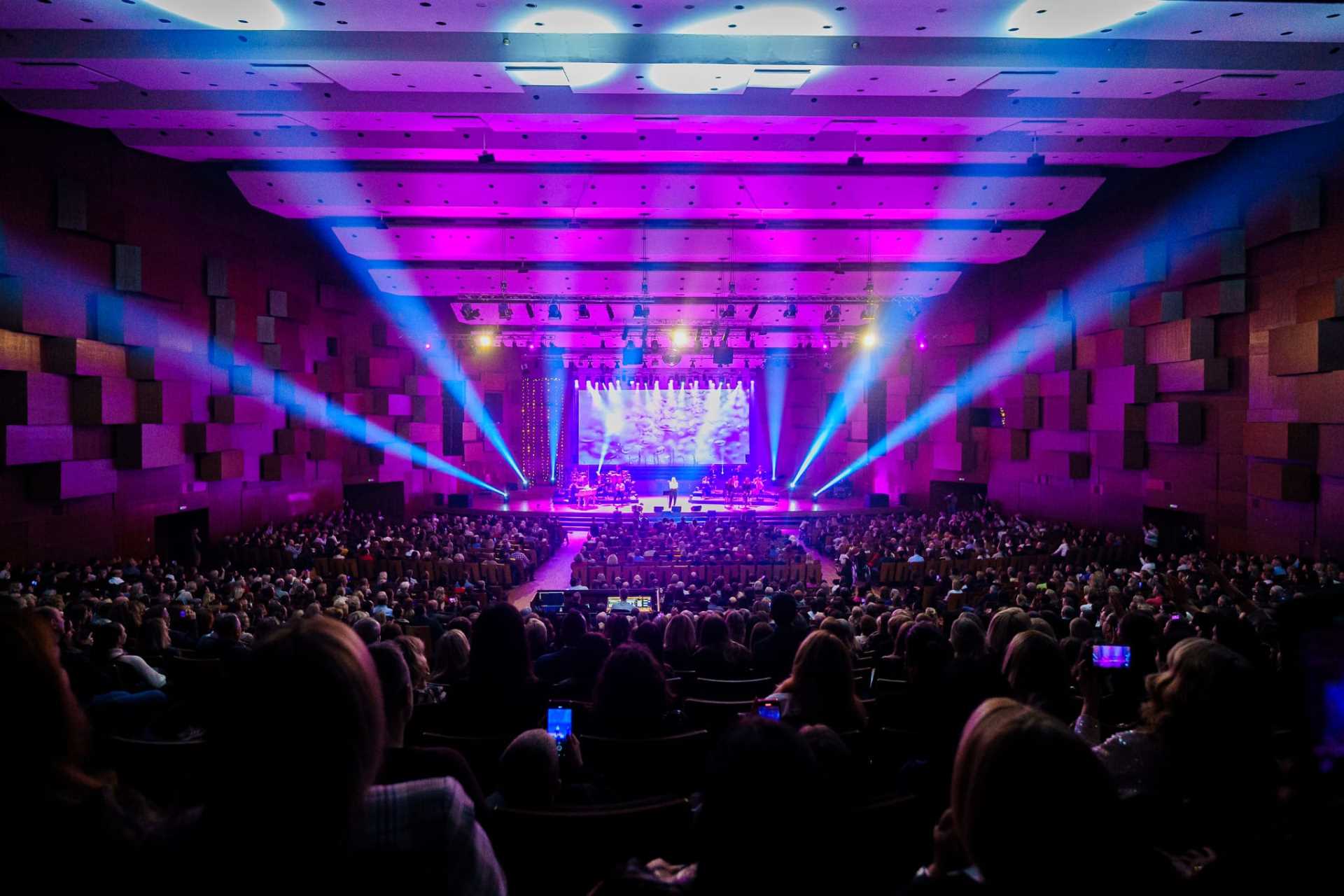 Božićni koncert Ivane i Marije Husar.jpg