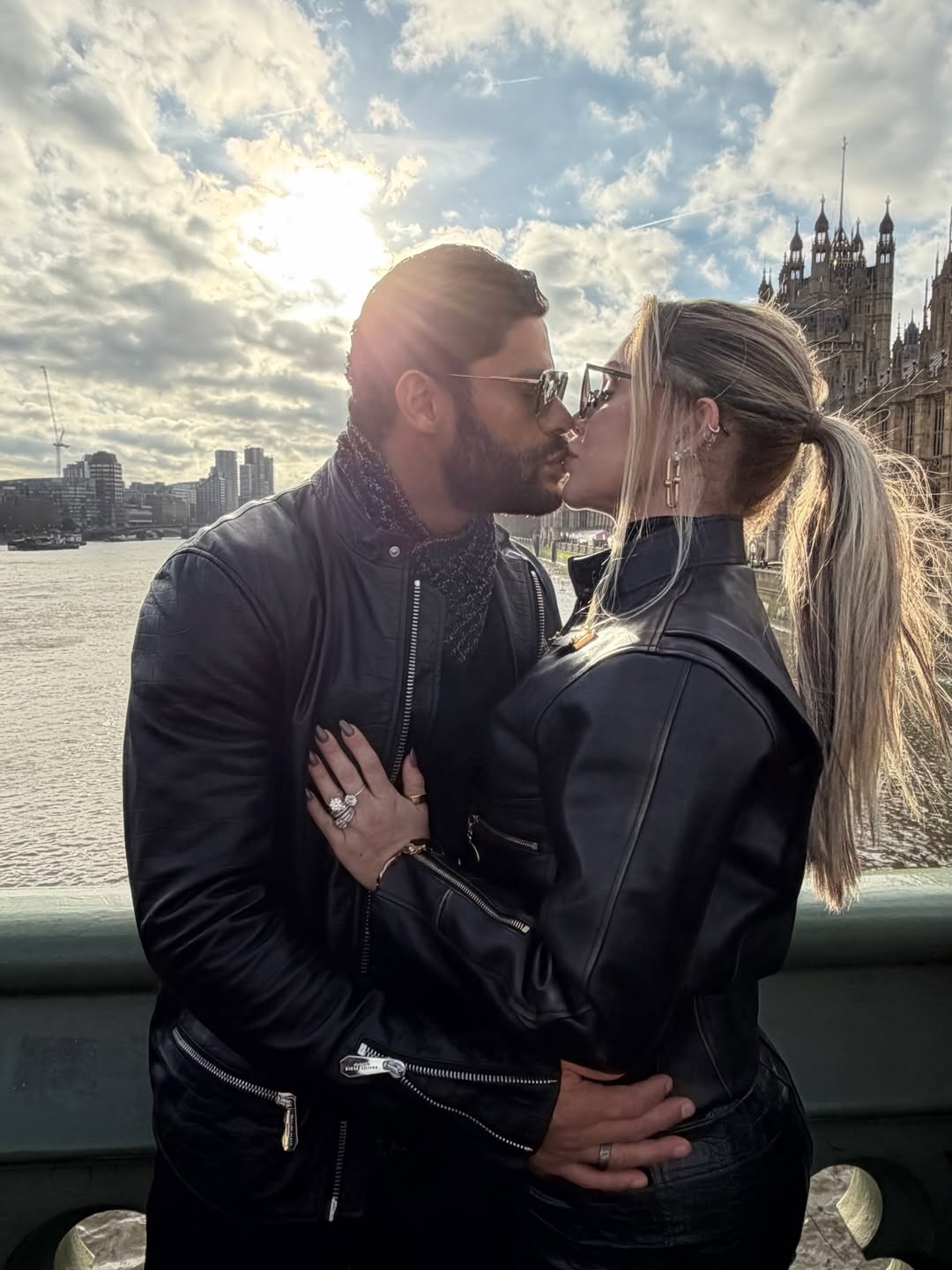 London days with you …So perfect! 🇬🇧🎡🚇💂🏼_♀️☎️🏙️ (1).jpg