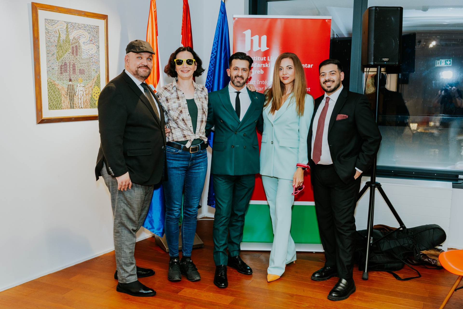 9 Elemer Duke trio u društvu Beate Siklosi i Anne Mladenovics.jpg