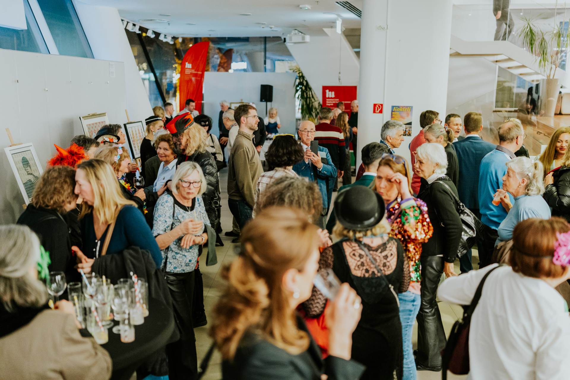 11 Druženje poslije koncerta.jpg