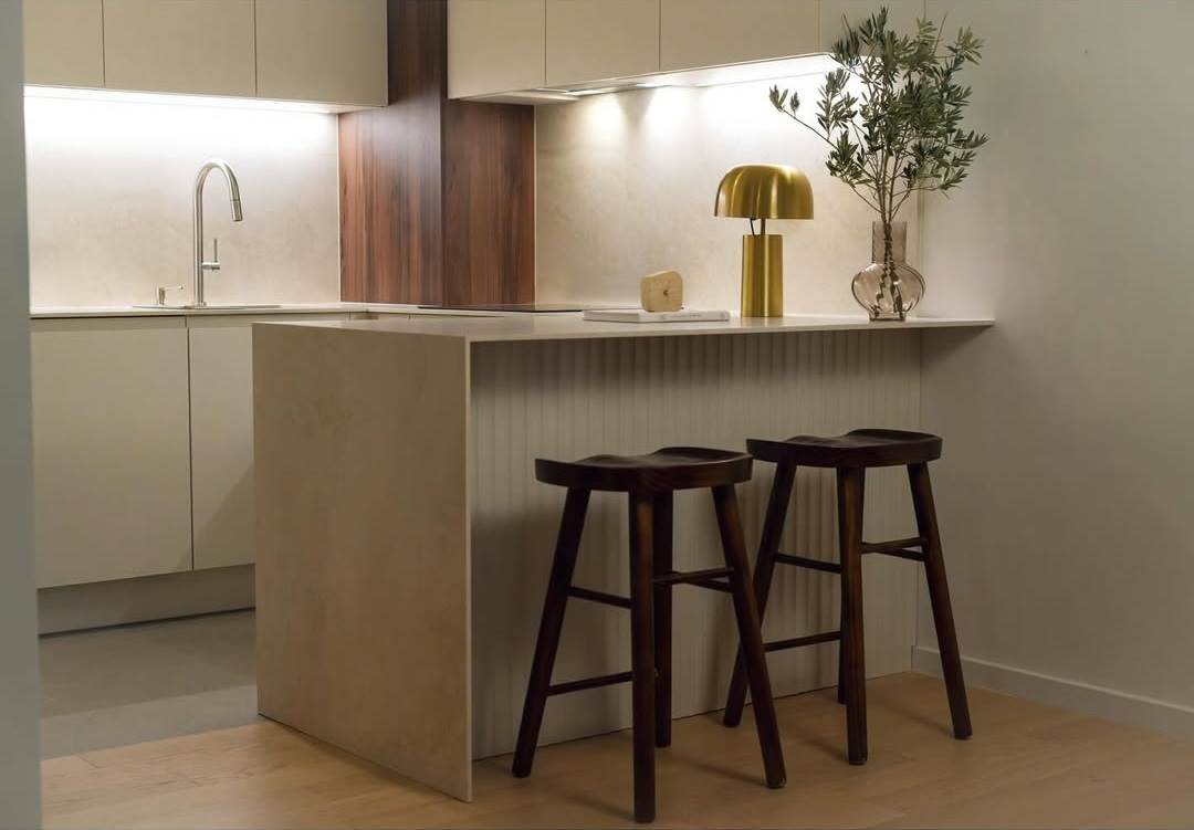 Stigla sam u Split, a sa mnom su stigli orah-barski stolci…S još par detalja koje sam donijela,  (3).jpg