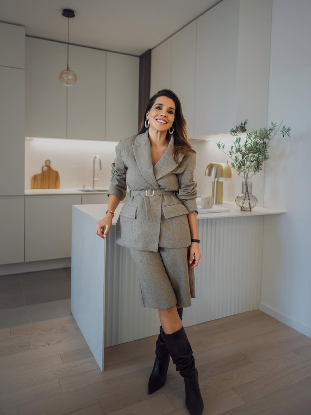 Stigla sam u Split, a sa mnom su stigli orah-barski stolci…S još par detalja koje sam donijela, .jpg