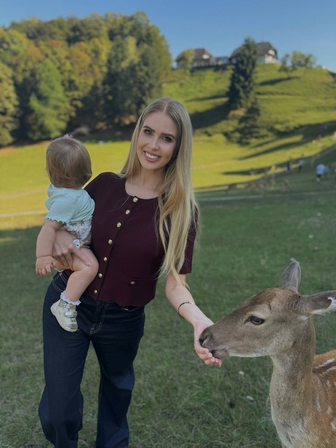 Subota u društvu jelena 🦌✨Mabel očarana, mi rastopljeni 🥹Najsretnija vožnja je sigurna vožnja .jpg