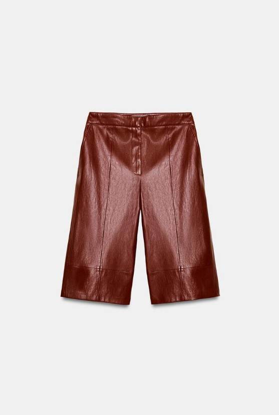 LONG FAUX LEATHER BERMUDA SHORTS/ ZARA/ 29.95 EUR