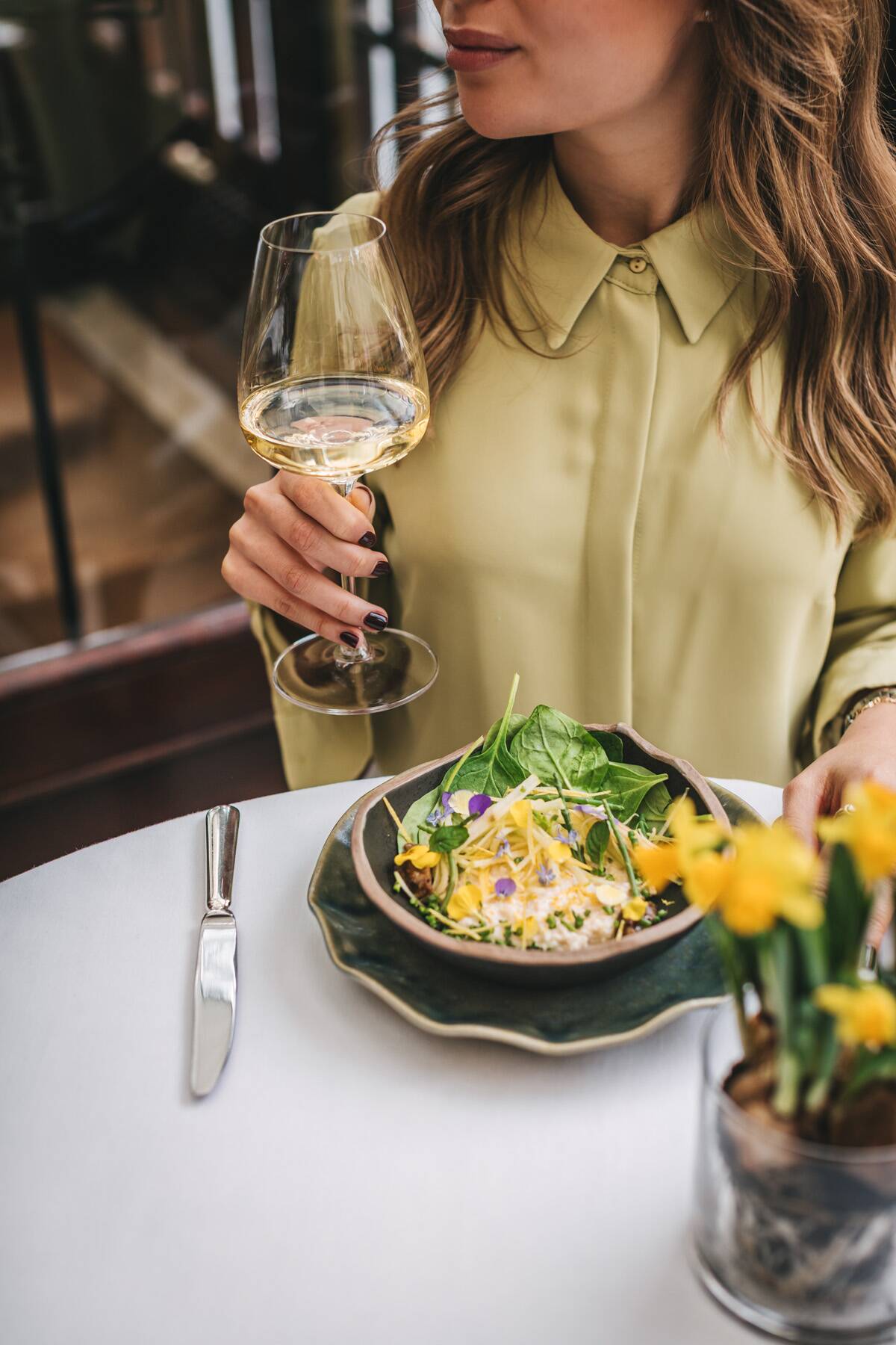 Kremasta rakovica s jabukom, salata od mladog špinata, pesto od paljenih oraha i meda, photo by Lili Bašić (3).jpg