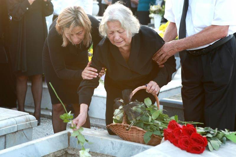 TUŽNI ISPRAĆAJ Obitelj i prijatelji uplakani se oprostili od prerano preminulog Siniše Svilana