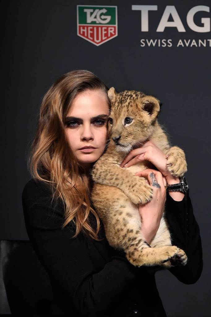 Cara Delevingne na neobičnom predstavljanju TAG Heuer šokirala sve prisutne