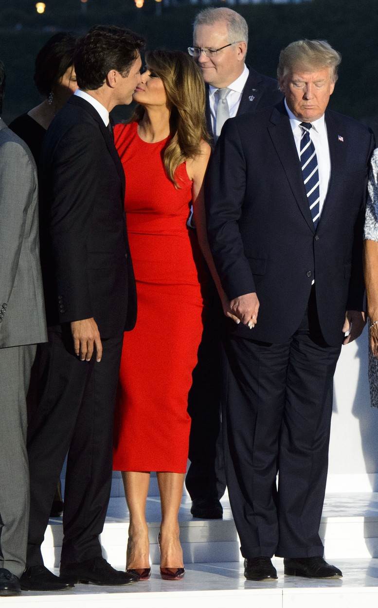 Pred očima Trumpa, Melania strastveno ljubila drugoga