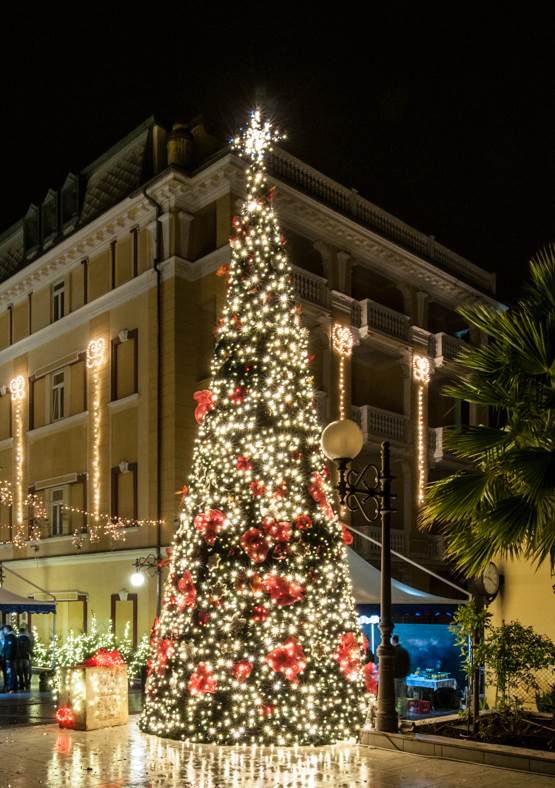 Tradicionalnom ceremonijom paljenja lampica započeo advent u Milenij hotelima u Opatiji