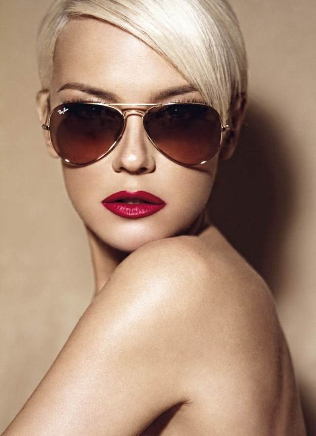 Maja Šuput u pripijenoj haljini uživala na pjenušavom partyju