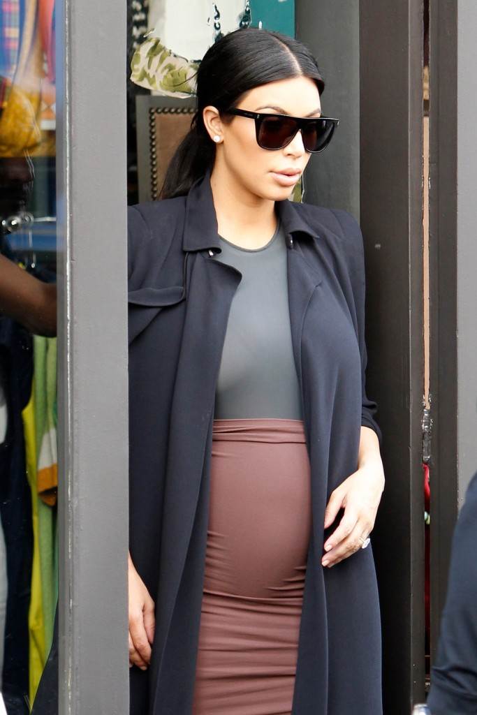 Kim se ni u poodmakloj trudnoći ne odriče pripijenih kombinacija