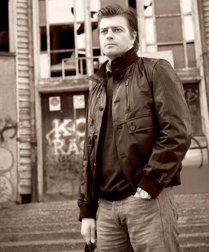 IDEALAN JE ZA NJEGA, ALI I ZA NJU: Crni Elite pametni sat