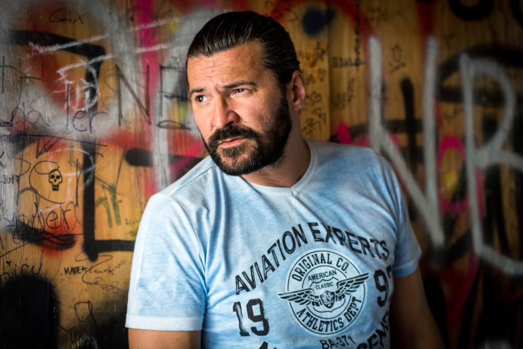 BUDDIE: Power bank s izmjenjivom baterijom i korisnim alatima