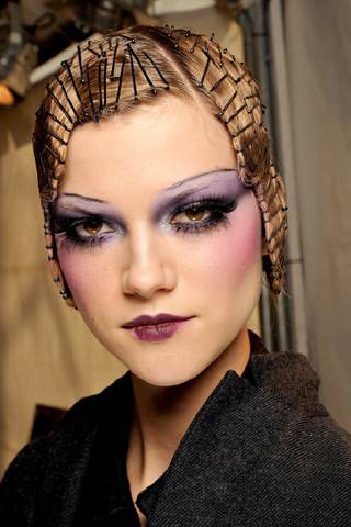 BUDDIE: Power bank s izmjenjivom baterijom i korisnim alatima