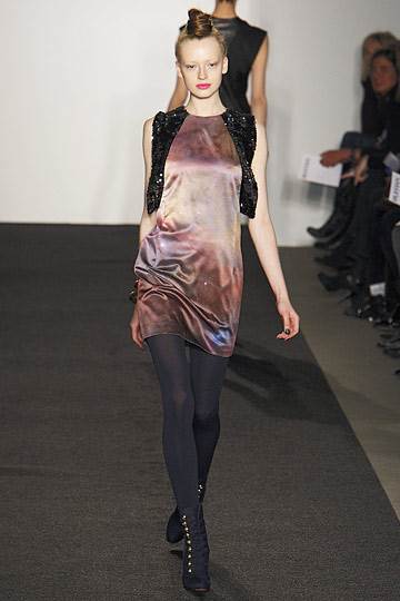 Punđe visoko na tjemenu novi chic detalj