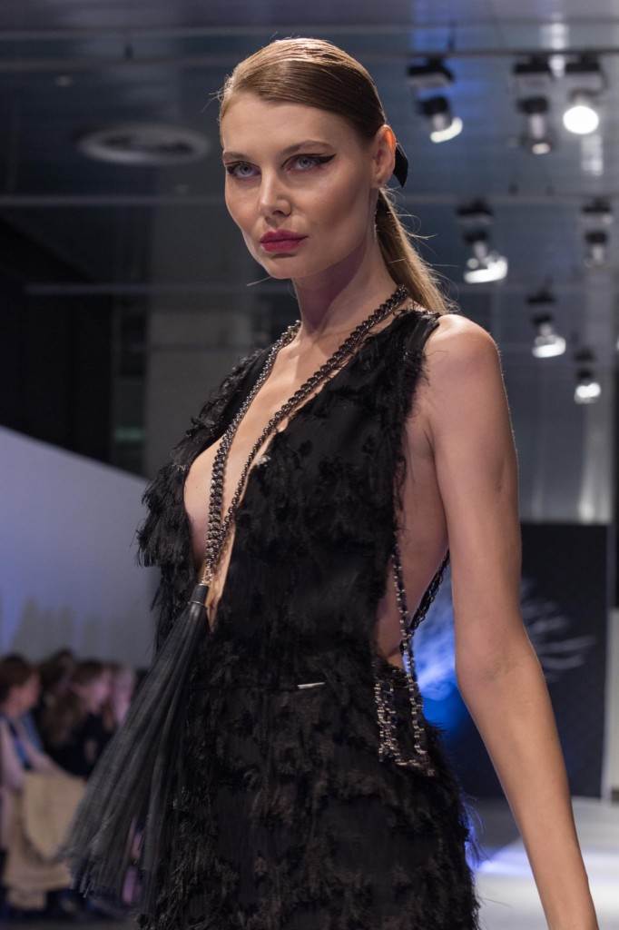 Techno boje u kosi novi vrući must have