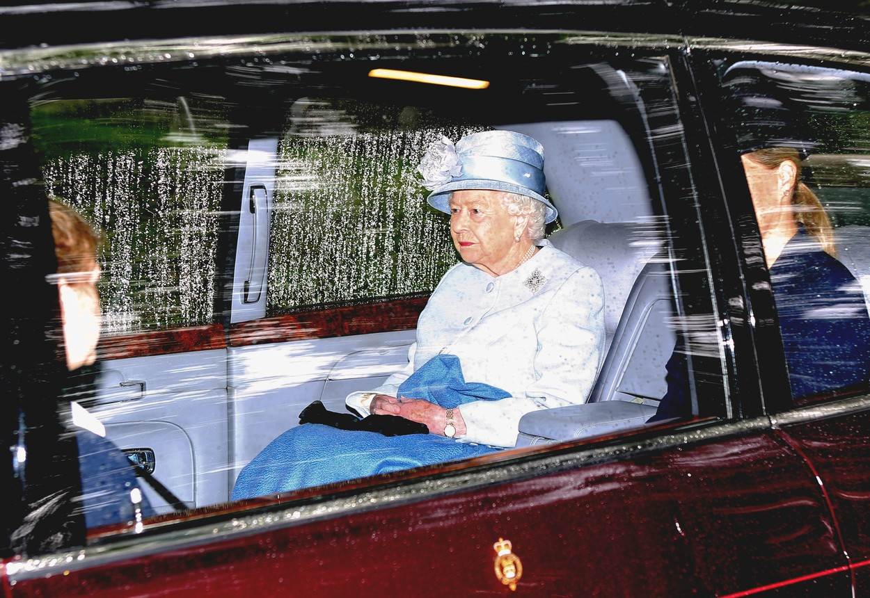 NEOČEKIVAN RASPLET Kraljica rekla što misli o odlasku Harryja i Meghan