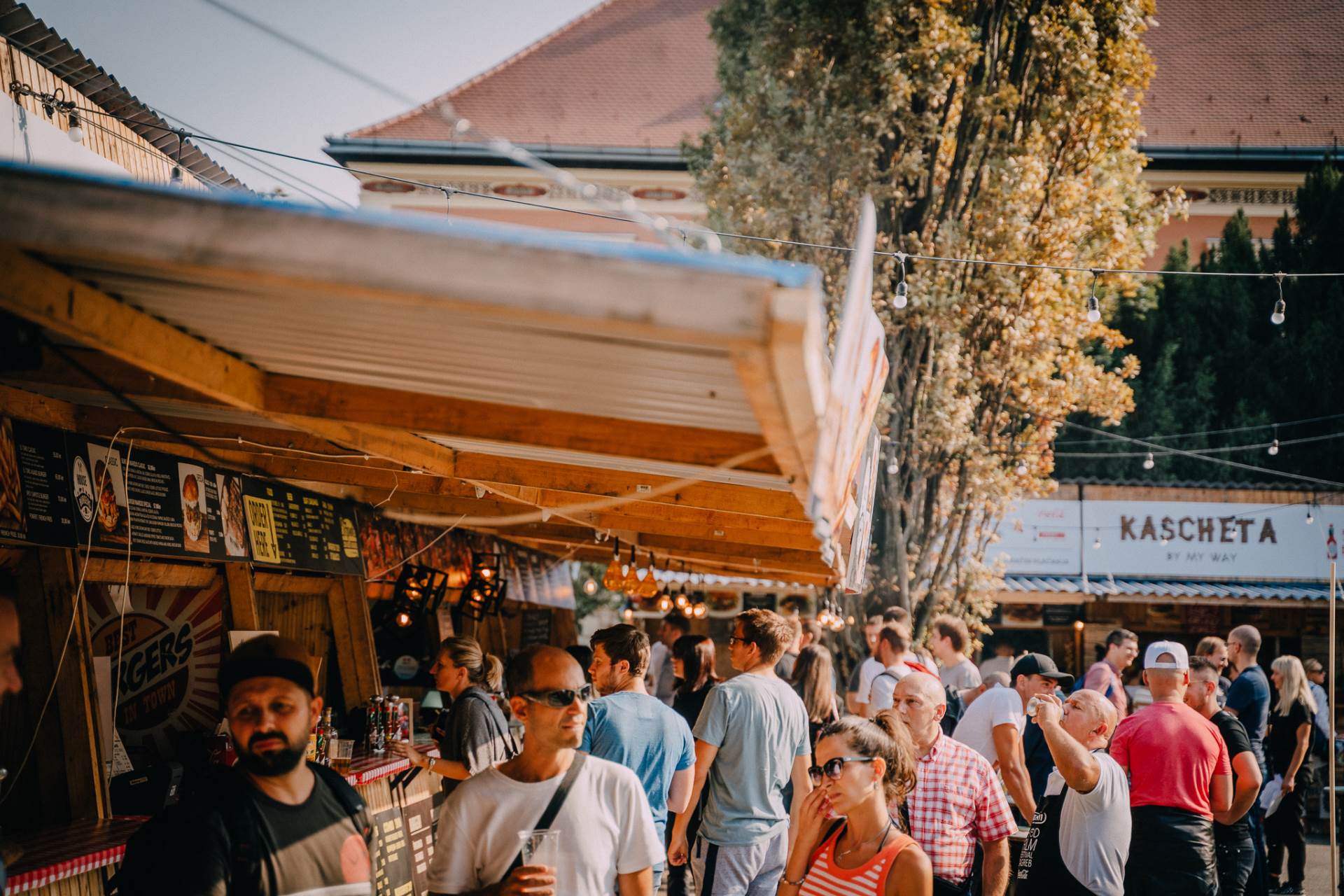 Burgermanija na zagrebačkom Strossmayerovom trgu