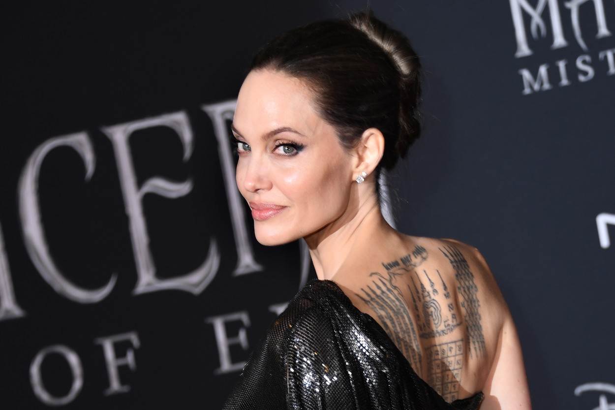 Angelina odlučna u namjeri da Bradu i Jennifer zagorča život