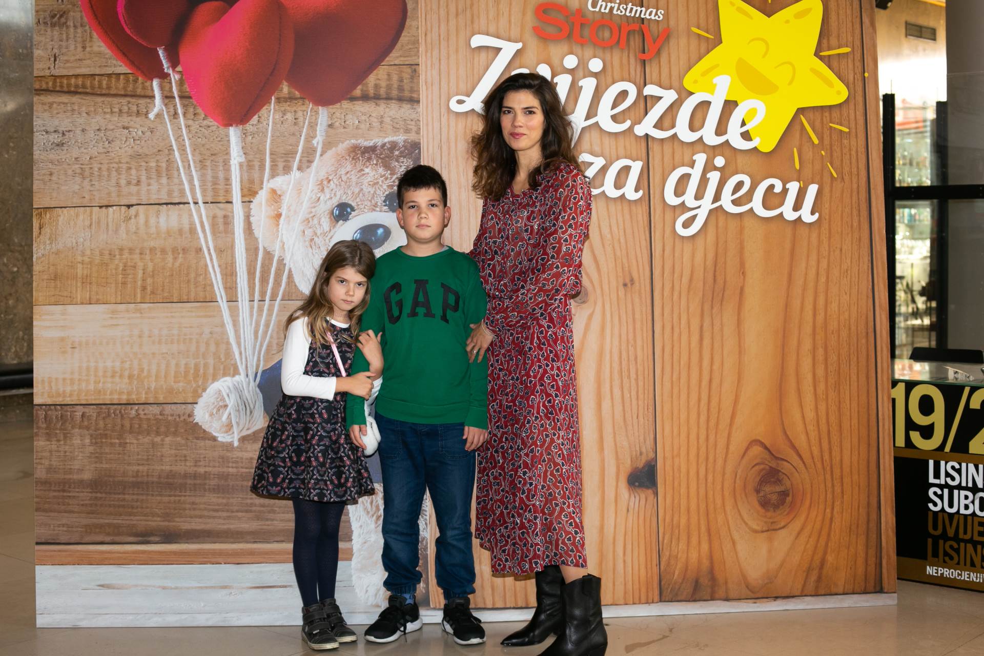 Brojni poznati s djecom na Christmas Story koncertu