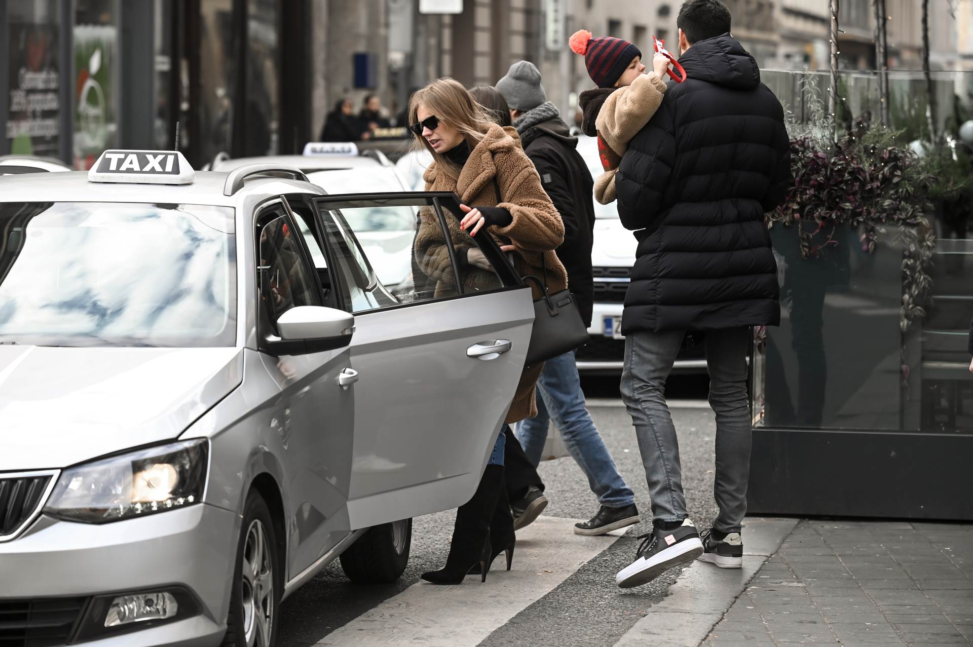 Svi su gledali seksi suprugu hrvatskog rukometaša na zagrebačkoj špici