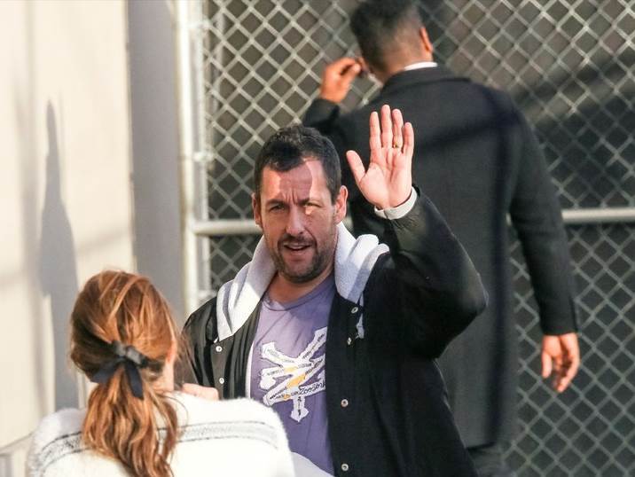 Adam Sandler oduševio je konobaricu svojim karakterom