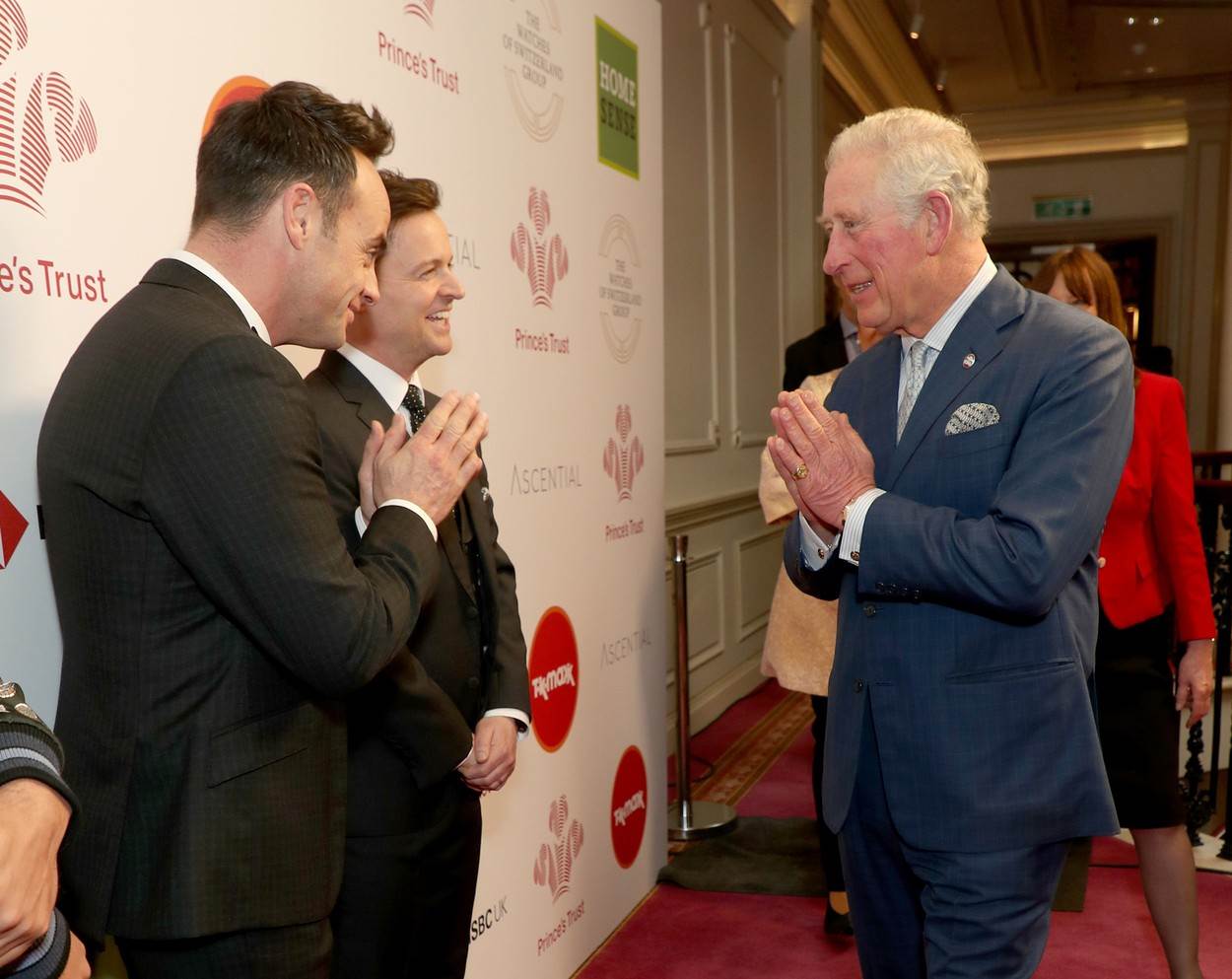 NE MOGU SE ODLUČITI Meghan i Harry pobjegli u novu državu