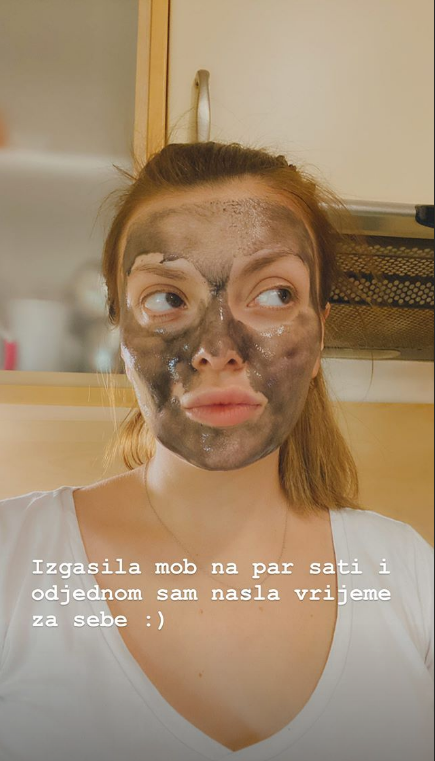 Elli Dvornik treba odmor, svima rekla zbogom