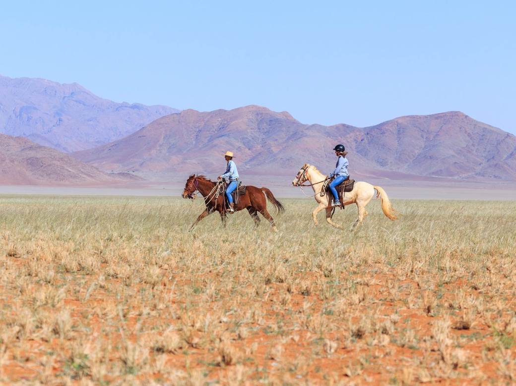 Upoznajte sestre Senku i Majdu Pazman, trenerice divljih konja u Namibiji