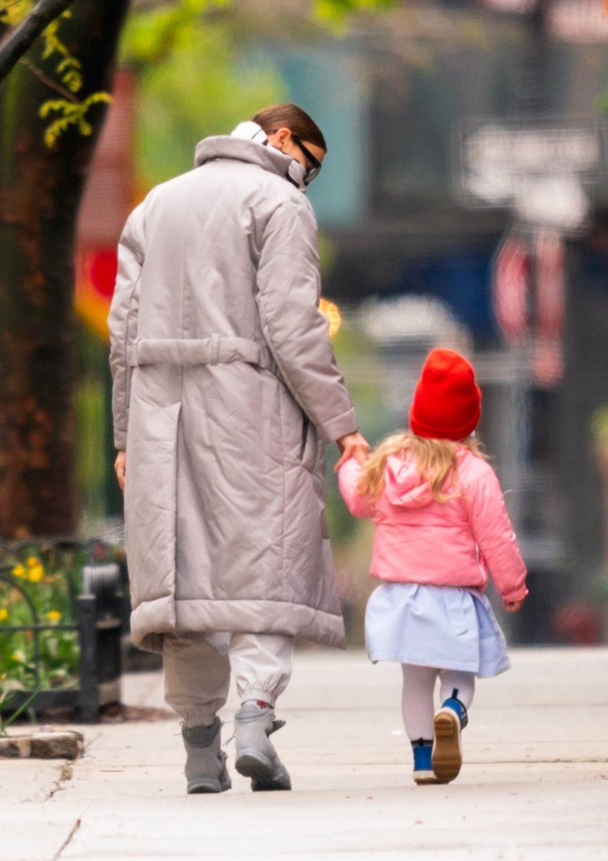 Trogodišnja kći Irine Shayk je modno usklađena i u doba pandemije