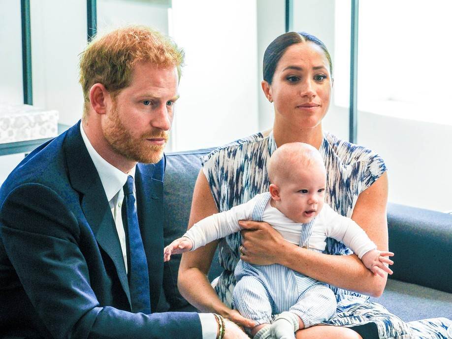 MEGHAN IZVAN SEBE Harry se noću iskrada i ispija pića s Adele