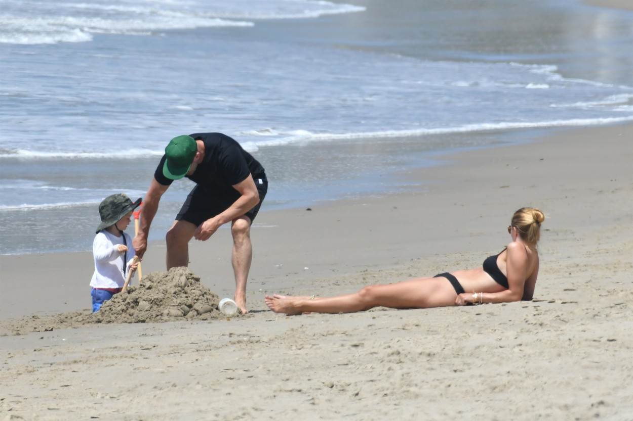 NIJE IH BRIGA Unatoč karanteni pobjegli na plažu