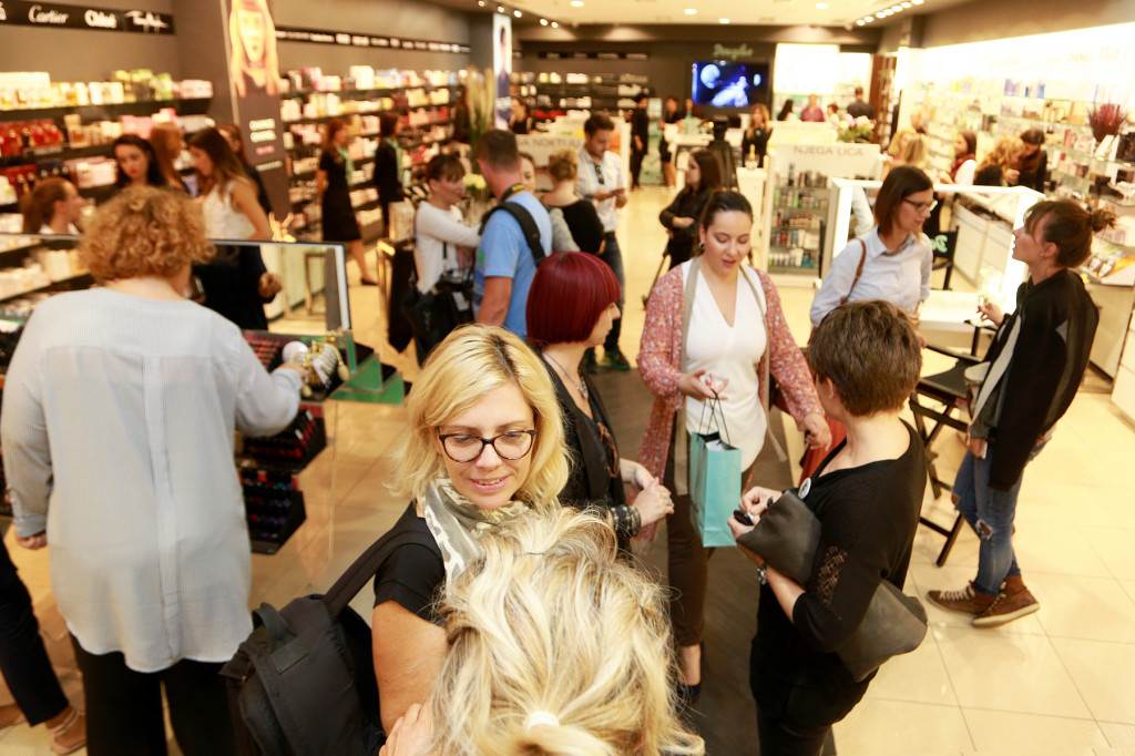 Antonija Mandić i Ana Miščević posjetile novouređenu Douglas parfumeriju