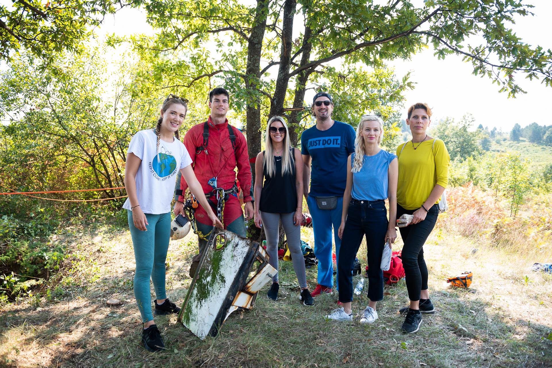 Lidl i HGSS-ovci iz jama izvukli 25 kubika otpada, pomagali im influenceri