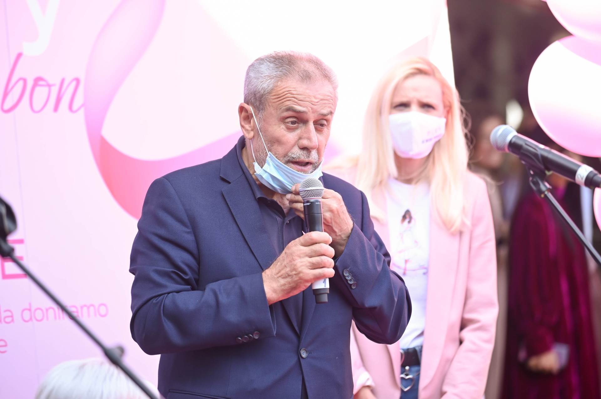 Gradonačelnik grada Zagreba, Milan Bandić prošetao ružičastim tepihom