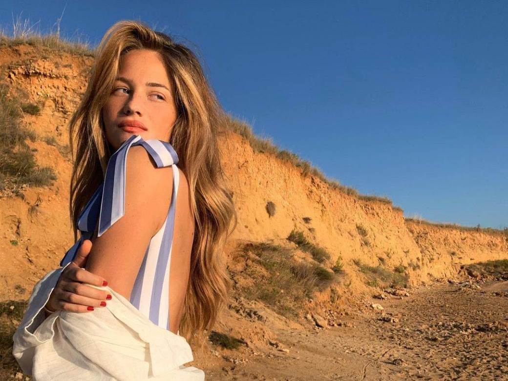 Izabel Kovačić u crnoj haljini domaćeg dizajnera