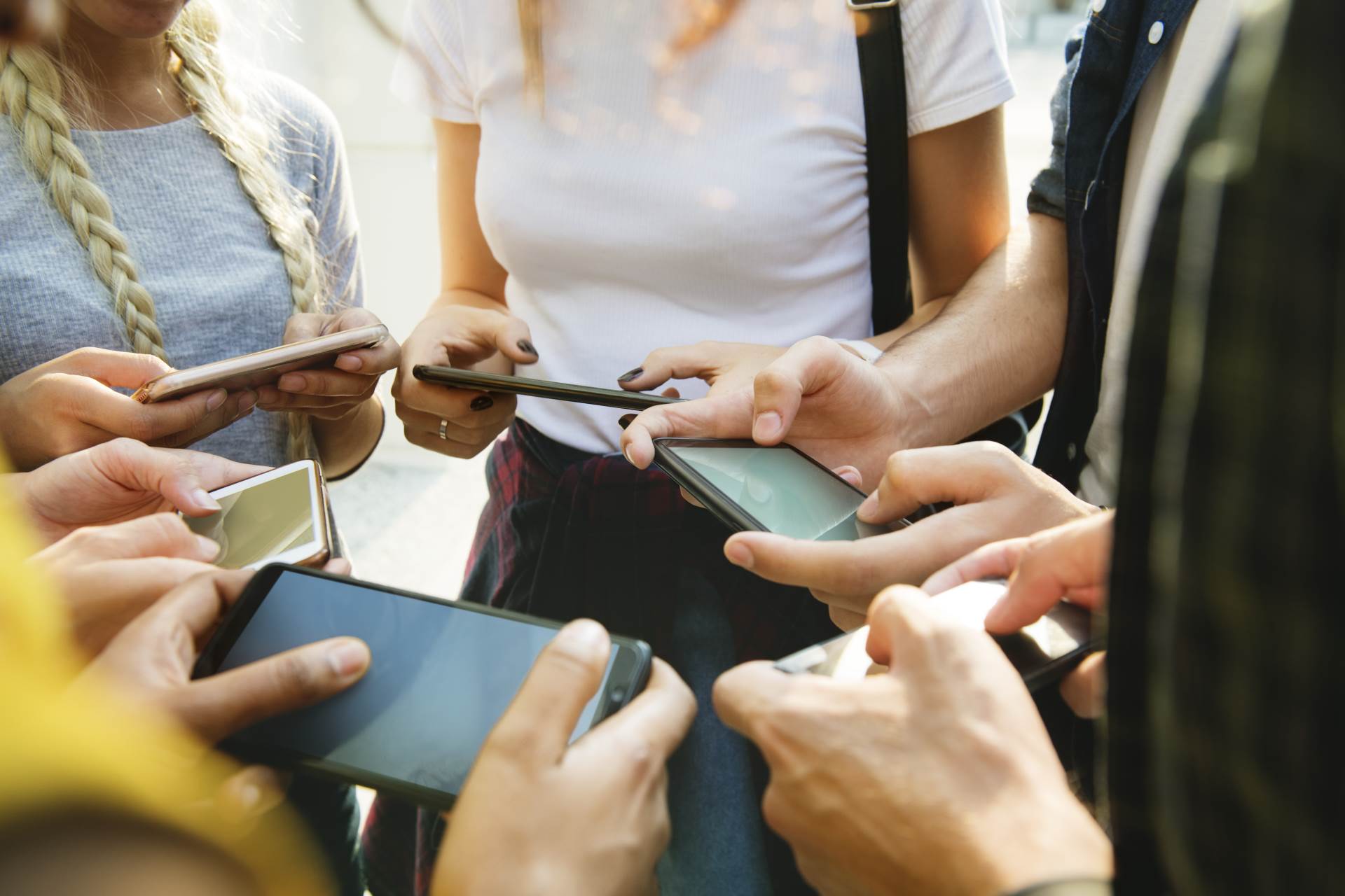 Što ljude okuplja dok ih razdvaja? Noć virtualne igre!
